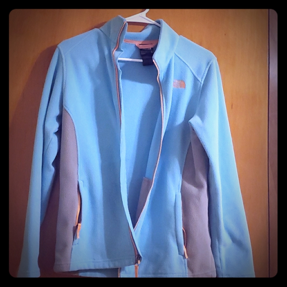 Excellent loved condition! Perfect for the fall!